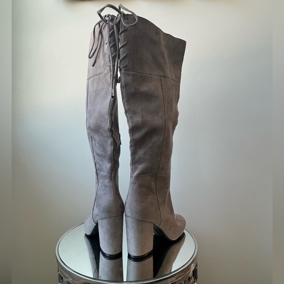 NWOT! These Kenneth Cole boots are grey and are a size 7.5. - Picture 4 of 6